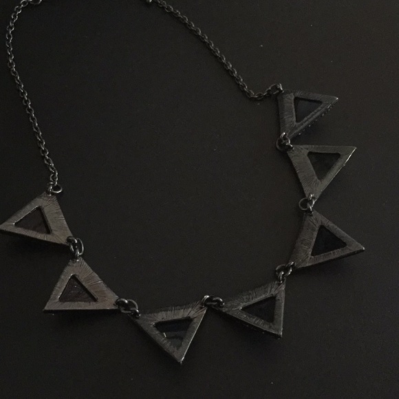 EDGY FASHION NECKLACE - Picture 4 of 4